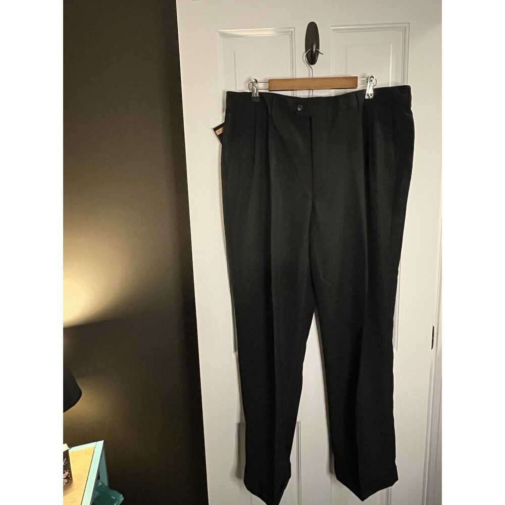 Band new with tags Haggar Men’s Dress Pants Pleated Front 38/32 relaxed fit